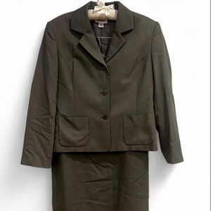 OLIVE TWO PIECE DOUBLE BREAST SUIT
SKIRT LENGTH 34.5 IN.